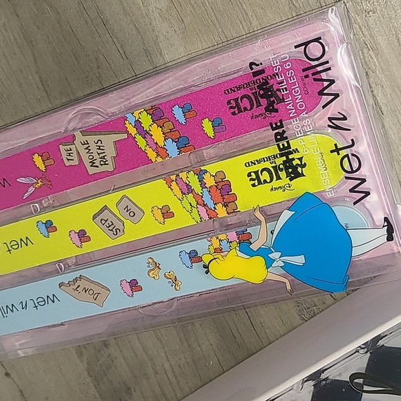 Disney Alice Makeup Brush Collection And Nile File Set - Picture 2 of 3